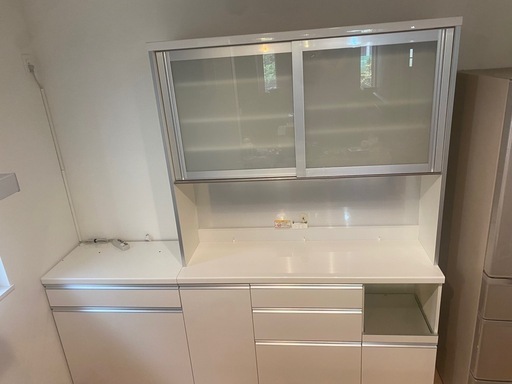 パモウナの食器棚　オープンボードとゴミ箱付きキッチンボード