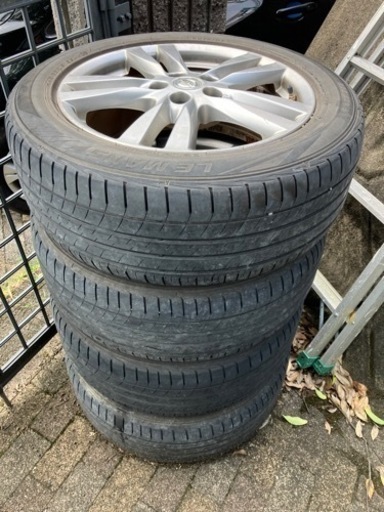 車のパーツ タイヤ、ホイール