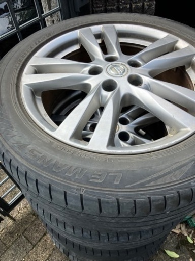 車のパーツ タイヤ、ホイール