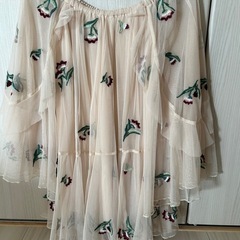 石原里美さん着用刺繍入りショートドレスの画像