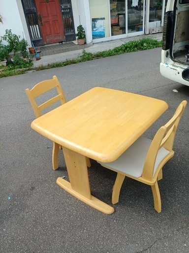 アース　美原店 中古ニトリ　ダイニングテーブルセット回転椅子付き