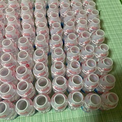 ヤクルトの容器110本の画像