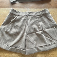 新品未使用 ♪ INGNI ♪ M スエードキュロットパンツの画像