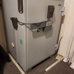 ITOKI 金庫 ニューゴールドセーフ GGN-609D 重量約...