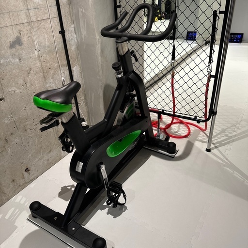 REVOLUONEスピニングバイク　プロ仕様