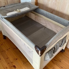 ベビーベッド　ネビオ　　おむつ台