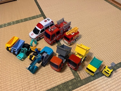 サウンドカー　音の鳴るおもちゃ　働く車