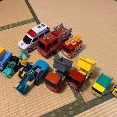 サウンドカー　音の鳴るおもちゃ　働く車
