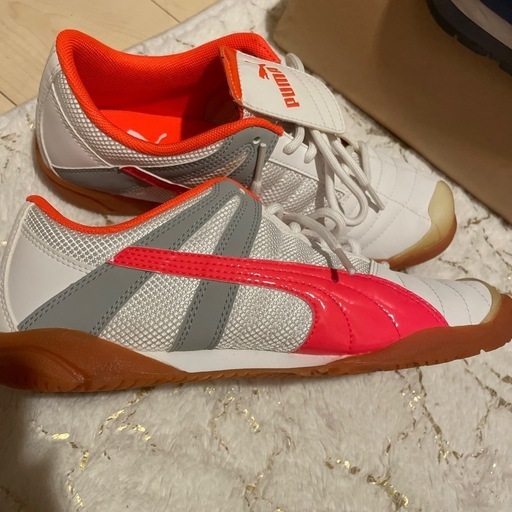 ほぼ新品  PUMA24.5
