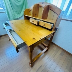 学習机とキャスター付きキャビネット