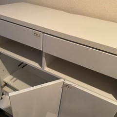 ホワイトキャビネットの画像