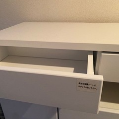 ホワイトキャビネットの画像