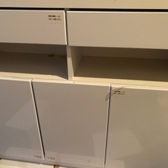 ホワイトキャビネットの画像