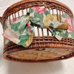 昭和レトロ品✨直径25cm円形可愛いとうのかご　レトロ花柄リボン付きの画像