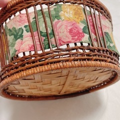 昭和レトロ品✨直径25cm円形可愛いとうのかご　レトロ花柄リボン付きの画像