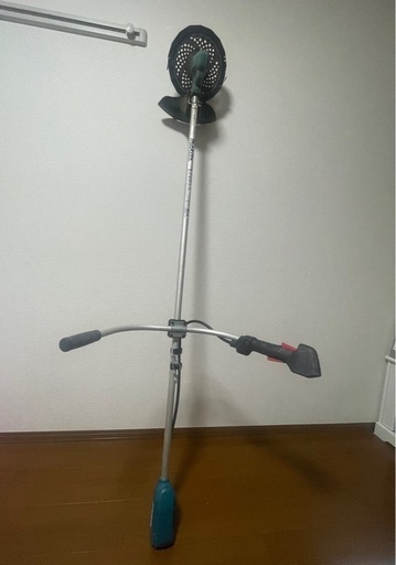 【取引中】マキタ(Makita) 充電式草刈機
