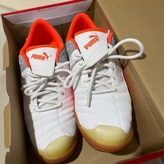 ほぼ新品  PUMA24.5の画像