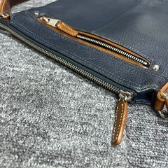 Kiefer neu キーファーノイ レザー ネイビー ショルダーバッグの画像