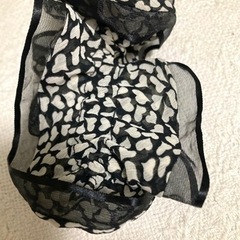 モノトーン　ハート模様　透かし　シュシュ:ヘアアクセサリー:髪留め:まとめ髪の画像