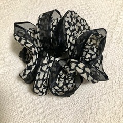 モノトーン　ハート模様　透かし　シュシュ:ヘアアクセサリー:髪留...