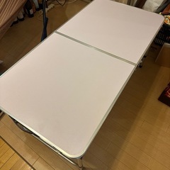 折りたたみテーブル　フォールディングテーブルの画像