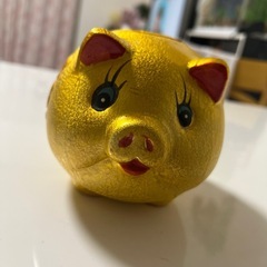 金の貯金箱
