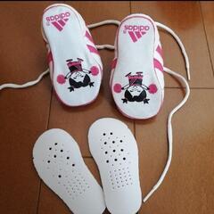 adidas スニーカーの画像