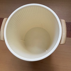 ゴミ箱大小2個セット。おしゃれ/ウェイビー905。サイズ大は直径24.5㌢小は蓋付き14㌢の画像