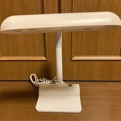 コンセント付き電気スタンド