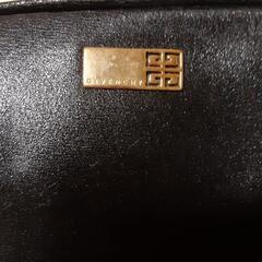 GIVENCHY ジバンシィ　ジップポーチ　ブラック