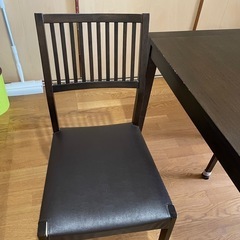 テーブルと椅子
