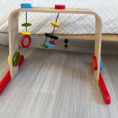 IKEAのベビージム(木製)の画像