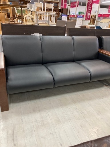 取りに来れる方限定！マル二木工の3人掛けソファのご紹介です