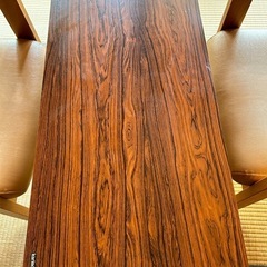 テーブルと椅子セットの画像