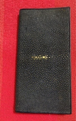 艶有りエイ革長財布