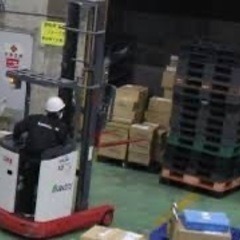 リーチフォークリフトのお仕事