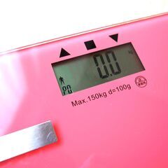 体重計　デジタル表示　軽量コンパクト　体脂肪率測定などもついています。の画像