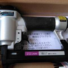 美品！！　高儀　Takagi　EARTH MAN エアータッカー AT-100J425 大工道具　工具の画像