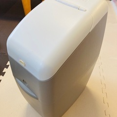 Aprica(アップリカ) 強力消臭紙おむつ処理ポット ごみ箱 ニオイポイ NIOI-POI   本体のみ　＋　専用ゴミ袋カッター
の画像
