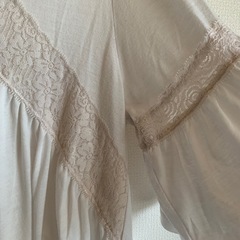 ◯【NICE  CLAUP】白　Vネック　七分袖トップス　Fの画像
