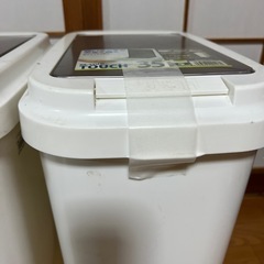 ★お引き取り者様確定いたしました★【無料でお譲りします】【引き取り希望】※35Lゴミ箱2個・20Lのタンク※の画像
