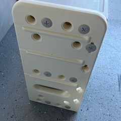 トラック型おもちゃ収納棚の画像