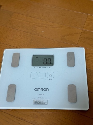 オムロン（omron）体重計　体組成計HBF-212 カラダスキャン ホワイト 体重計 送料無料 内臓脂肪レベル デジタル 体脂肪率 薄型 コンパクト 電池 体脂肪計付き体重計 ヘルスメーター おしゃれ シンプル 軽量 軽い 小さい 体重体組成計