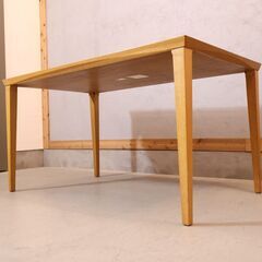 IDC OTSUKA(大塚家具)にて取り扱われているブランド秋田木工のＮ-T005 ナラ材 ダイニングテーブルです！細身の脚が軽やかなダイニングを演出してくれる優しい雰囲気の北欧スタイルの食卓♪