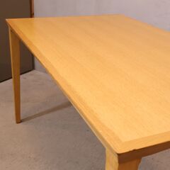 IDC OTSUKA(大塚家具)にて取り扱われているブランド秋田木工のＮ-T005 ナラ材 ダイニングテーブルです！細身の脚が軽やかなダイニングを演出してくれる優しい雰囲気の北欧スタイルの食卓♪