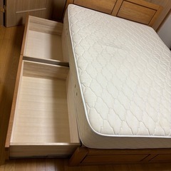 収納付き木製セミダブルベッドの画像