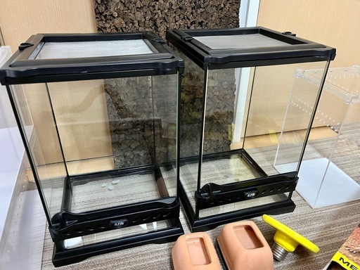 爬虫類ケージ グラステラリウムナノx2, レプタイルボックス x2など用品をセットでお譲りします