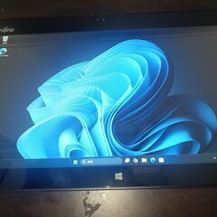 富士通　WIndowsタブレット　高性能6世代i5 SSD240...