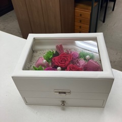 ☆値下げ☆ロ2408-598 ジュエリーBOXオルゴール プリザーブドフラワー ホワイト 中古 動作確認済の画像