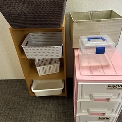 収納ボックスとバスケットのセット（棚付き）